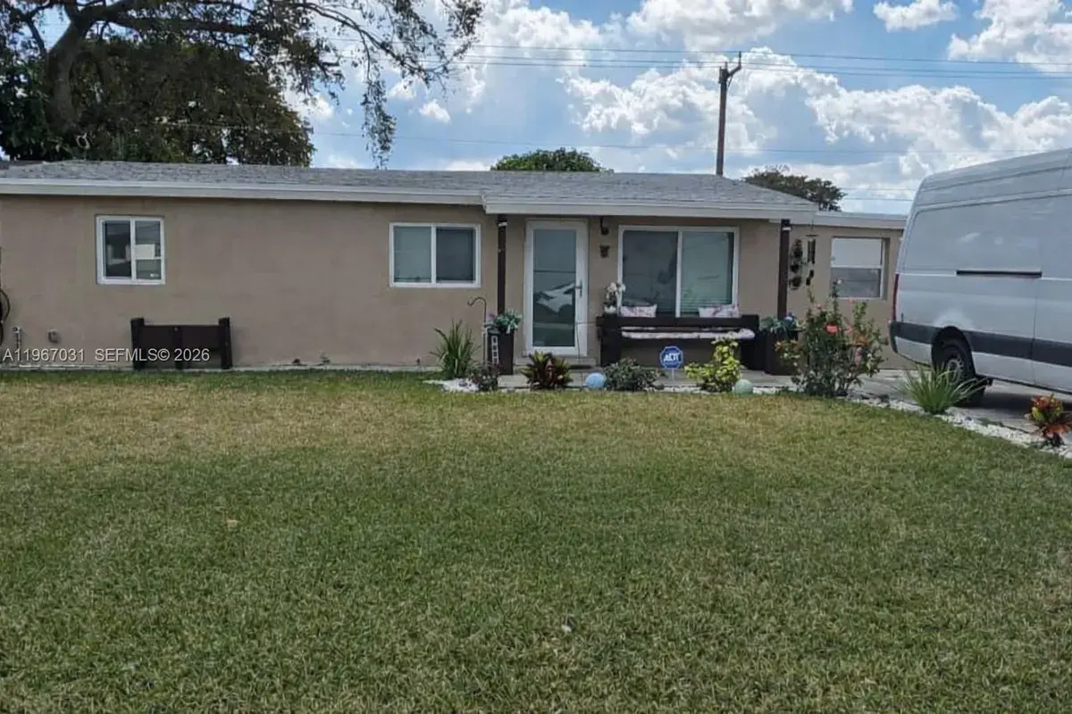 5900 Atlanta St, Hollywood FL 33021