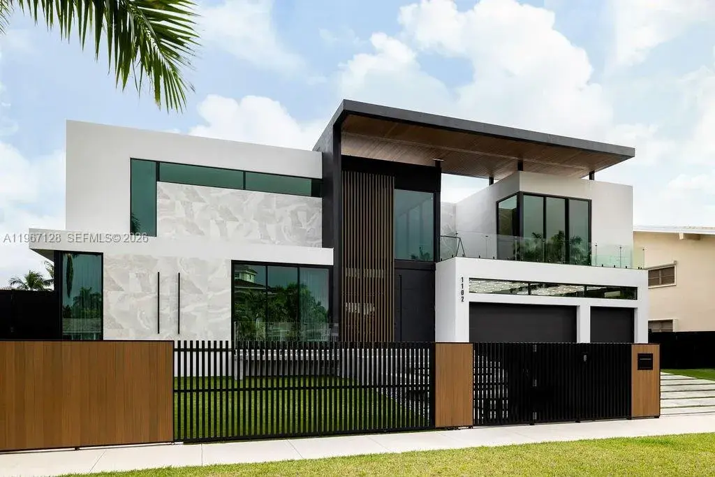 1102 Washington St, Hallandale Beach FL 33019