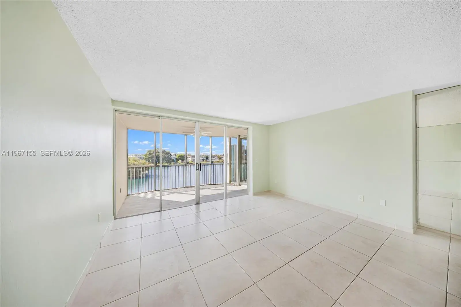 1750 NE 191st St # 4, Miami FL 33179