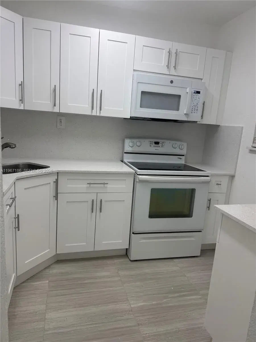 17255 SW 95th Ave # 211, Palmetto Bay FL 33157