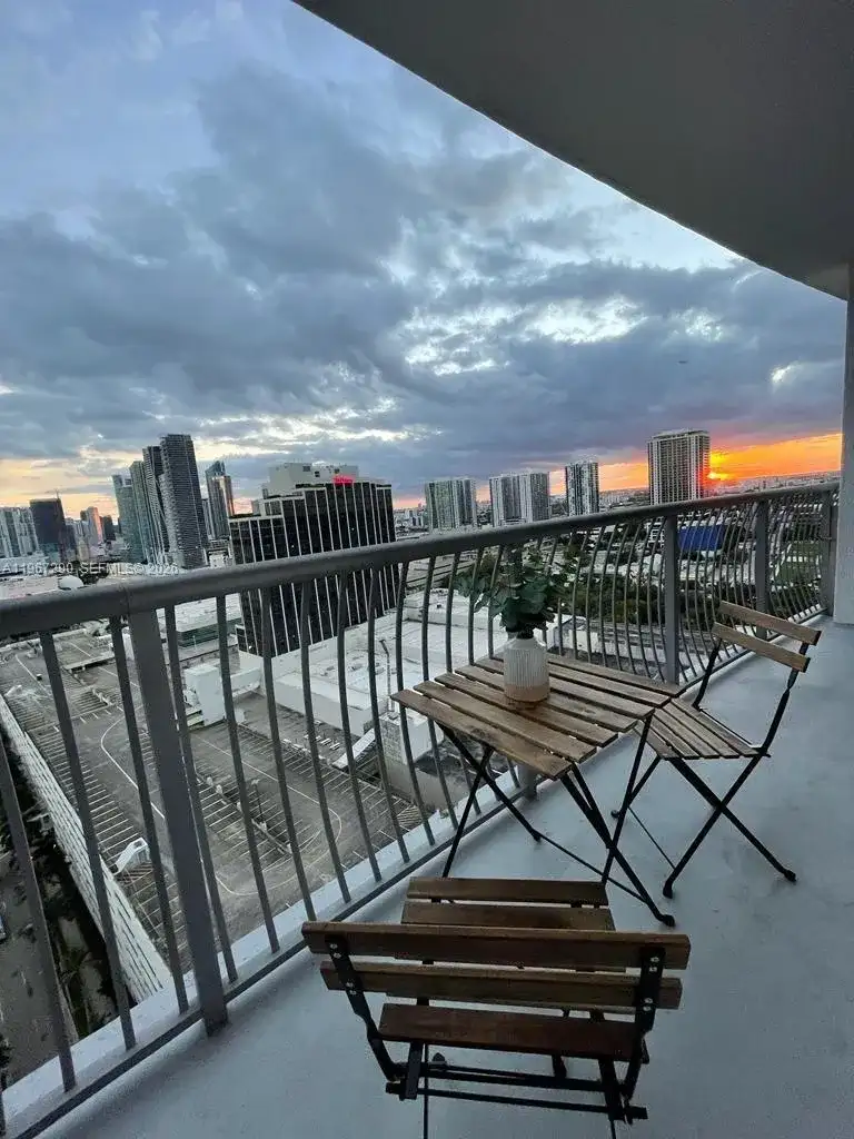 1750 N Bayshore Dr # 2710, Miami FL 33132 photo 2