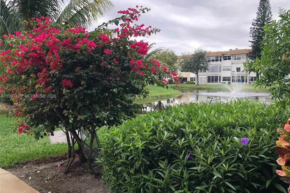 4806 NW 36th St # 607, Lauderdale Lakes FL 33319