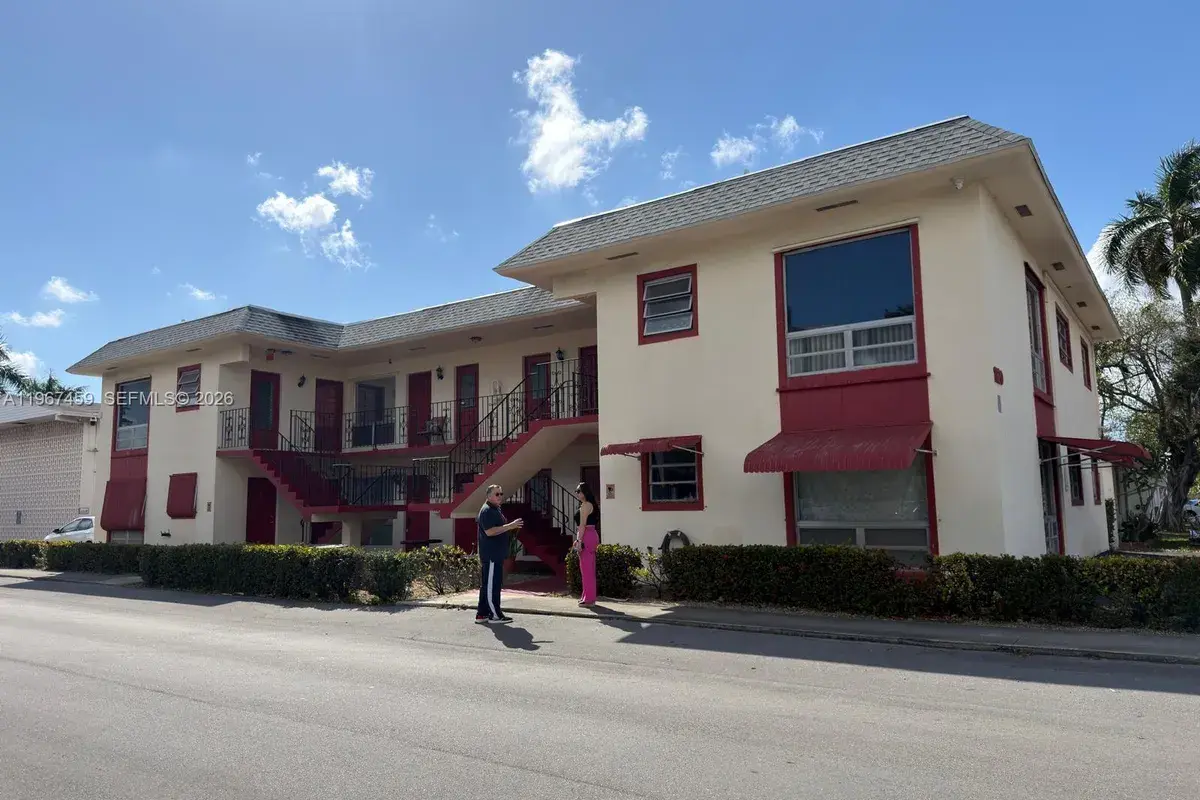 1120 NE 10th St # 5, Hallandale Beach FL 33009