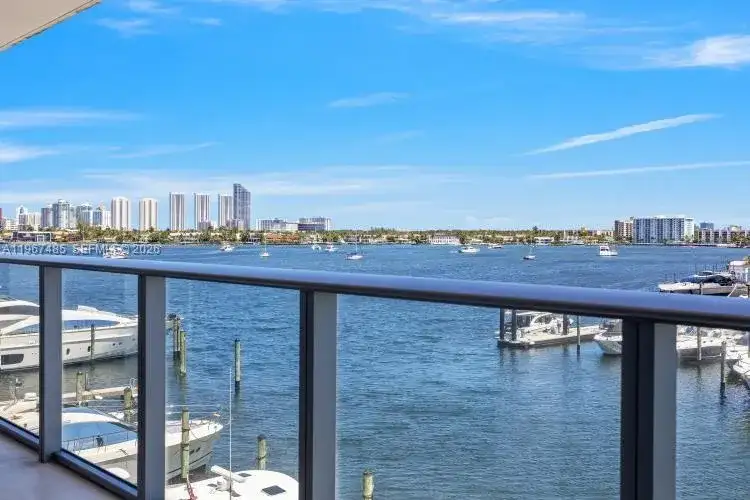17301 Biscayne Blvd # 305, North Miami Beach FL 33160 photo 3