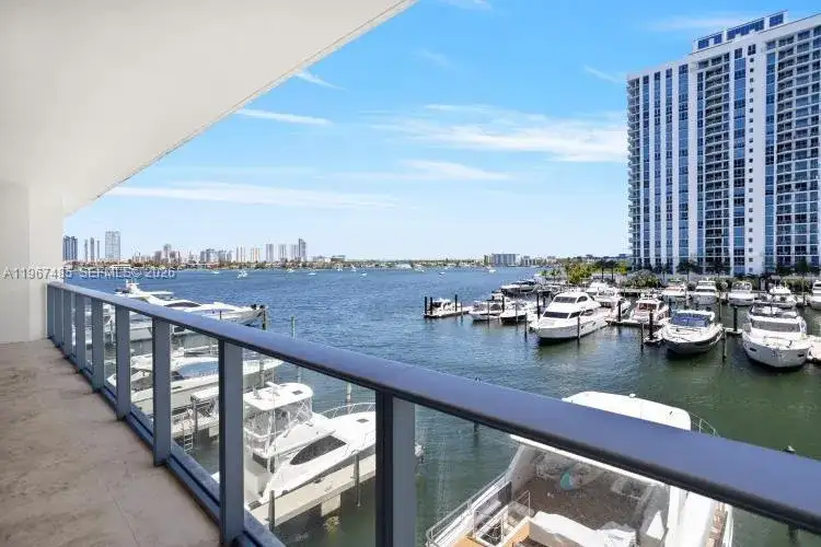 17301 Biscayne Blvd # 305, North Miami Beach FL 33160 photo 4