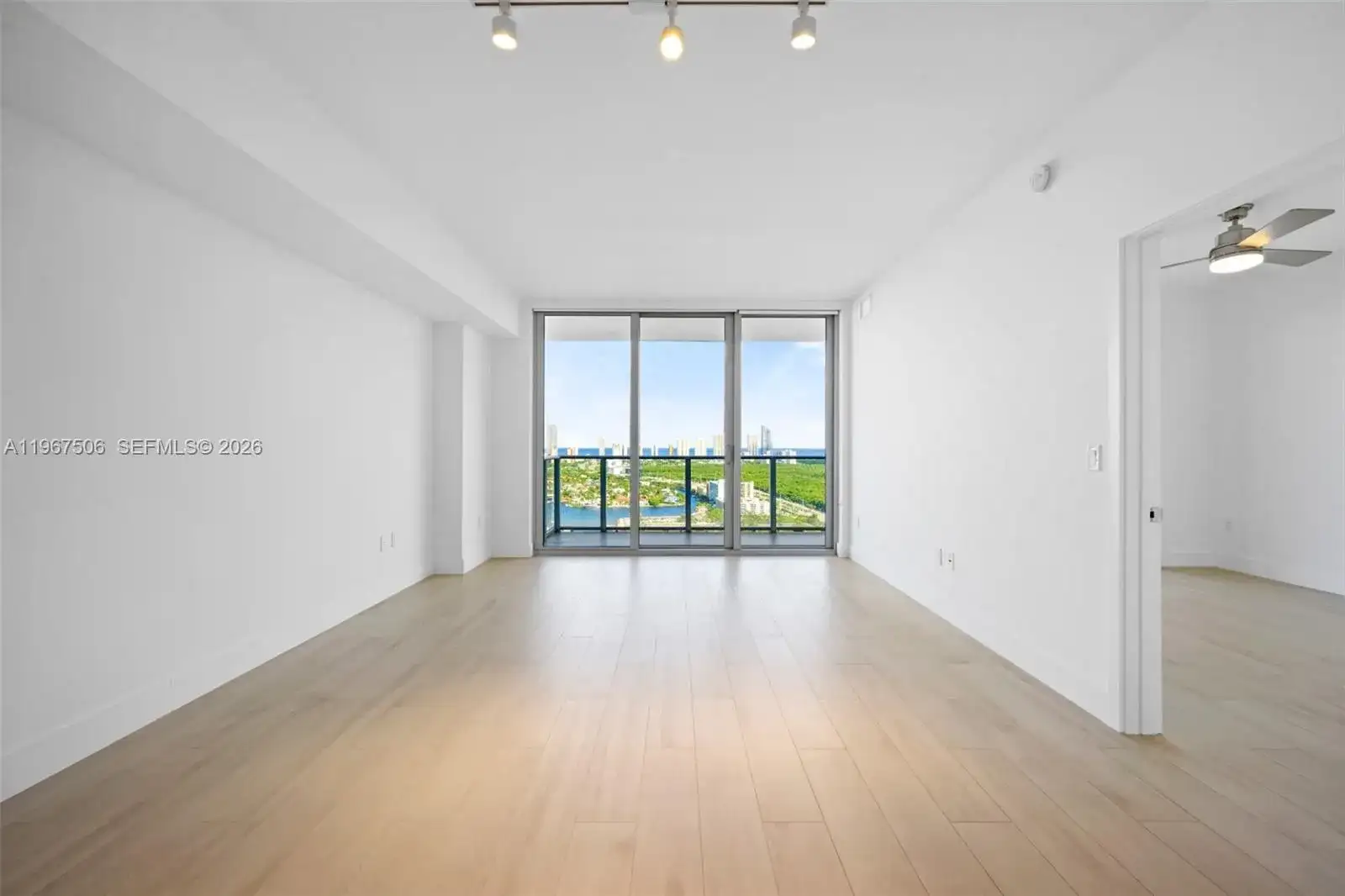 16385 Biscayne Blvd # 3020, North Miami Beach FL 33160 photo 4