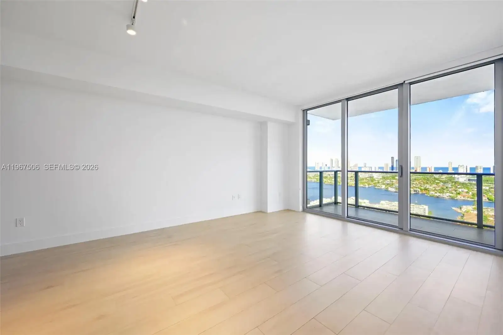 16385 Biscayne Blvd # 3020, North Miami Beach FL 33160 photo 5