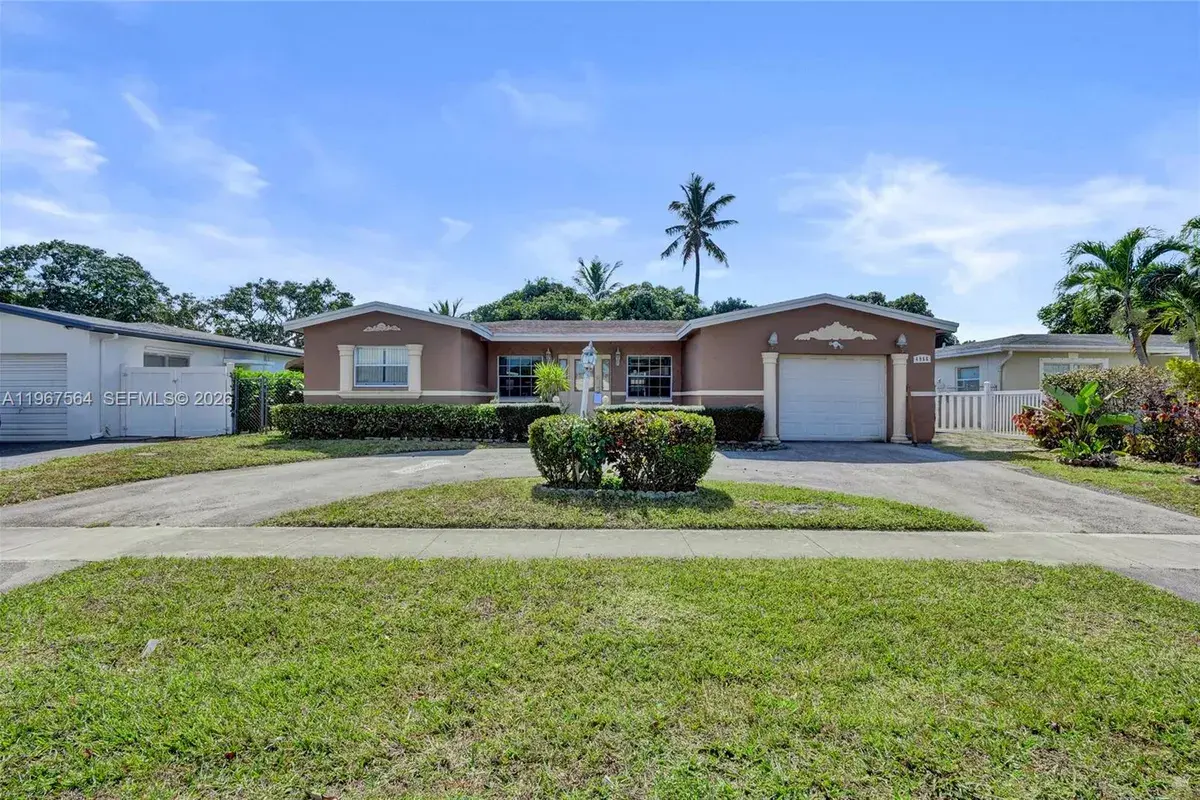 4966 NW 39th St, Lauderdale Lakes FL 33319