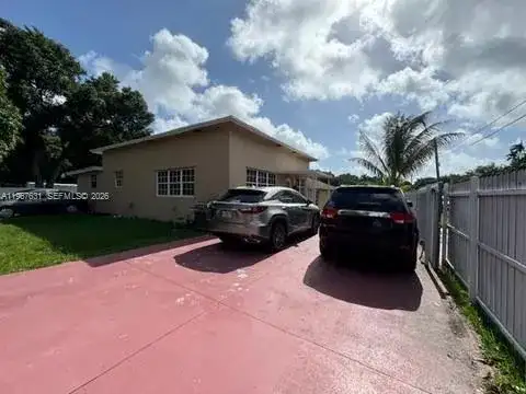 735 NE 152nd St, Miami FL 33162 photo 2