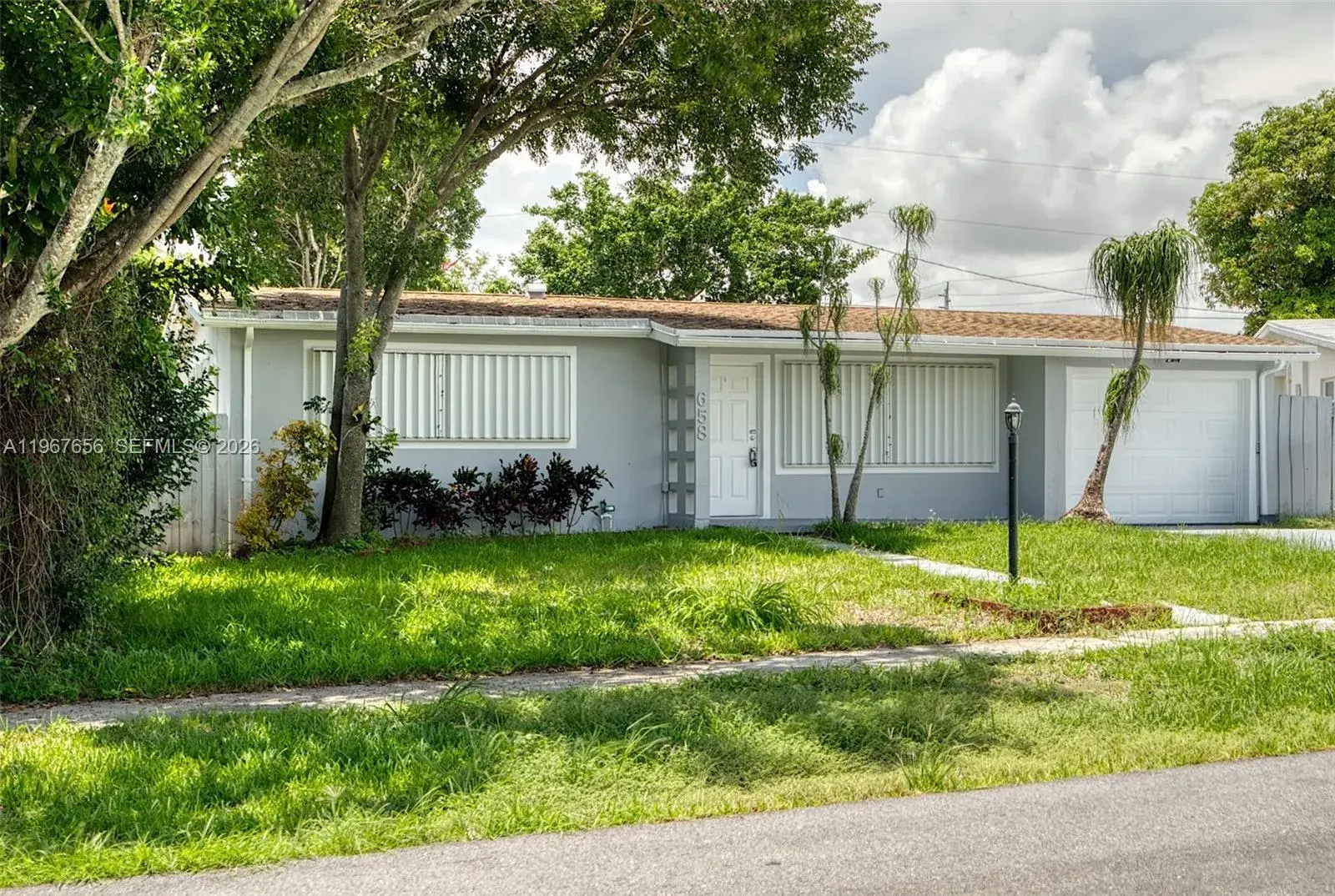 658 SW 1st Ct, Boynton Beach FL 33426