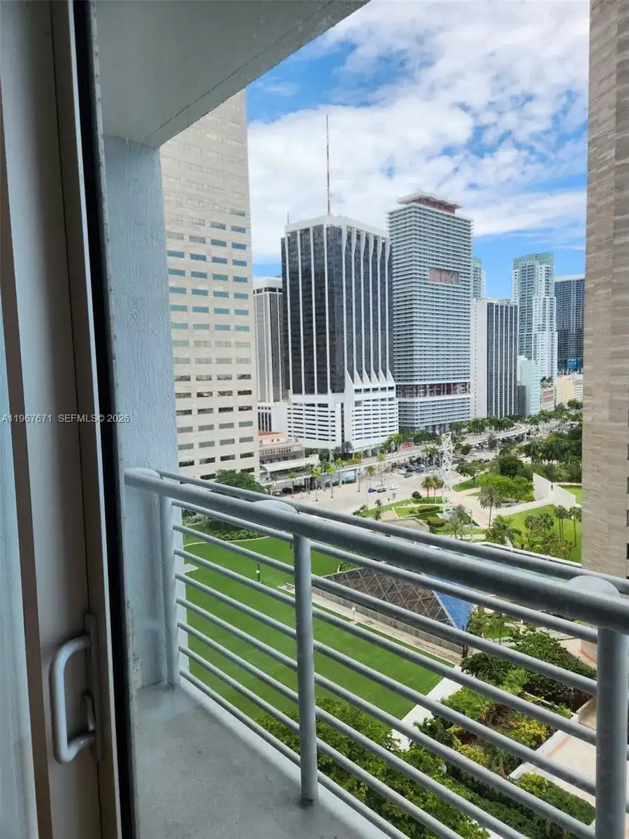 335 S Biscayne Blvd # 1806, Miami FL 33131 photo 2