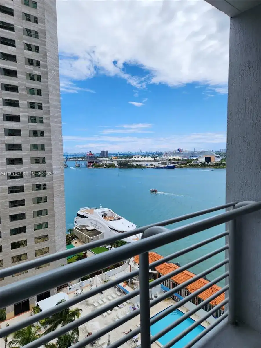 335 S Biscayne Blvd # 1806, Miami FL 33131 photo 3