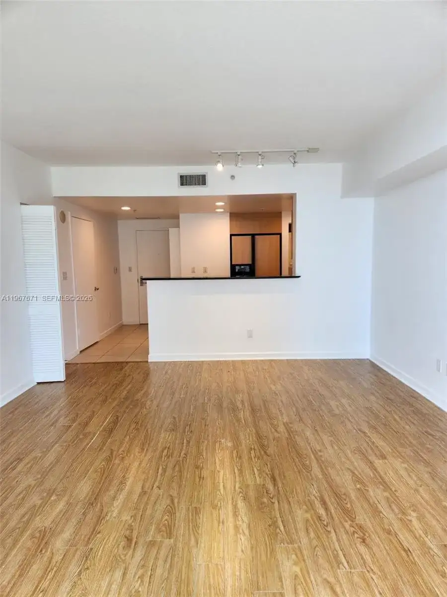 335 S Biscayne Blvd # 1806, Miami FL 33131 photo 4