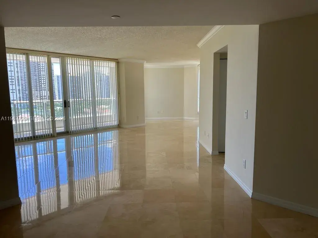 21055 Yacht Club Dr # 1009, Aventura FL 33180
