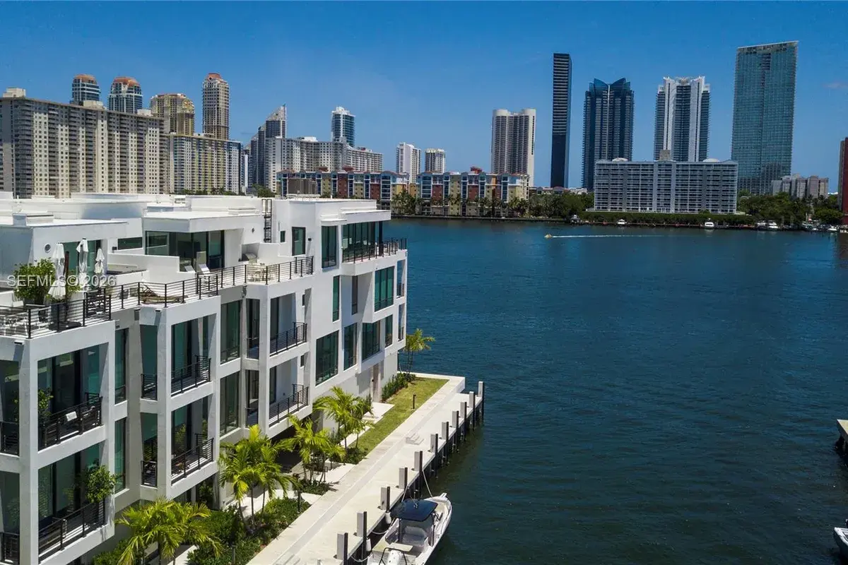 4008 NE 167th St # 6, North Miami Beach FL 33160