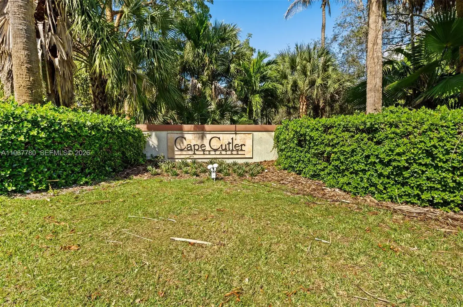 7720 SW 183rd Ter, Palmetto Bay FL 33157 photo 2