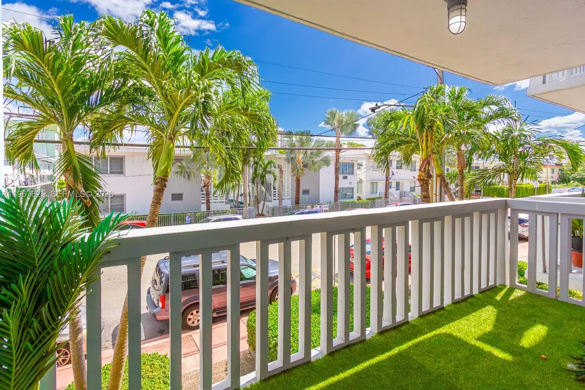 7620 Carlyle Ave # 205, Miami Beach FL 33141