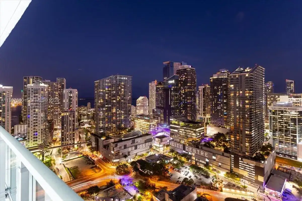 92 SW 3rd St # 3804, Miami FL 33130 photo 2