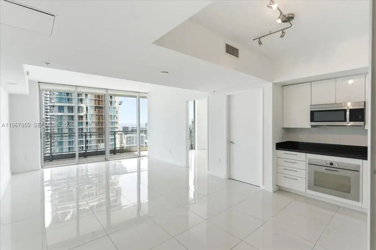 92 SW 3rd St # 3804, Miami FL 33130 photo 4