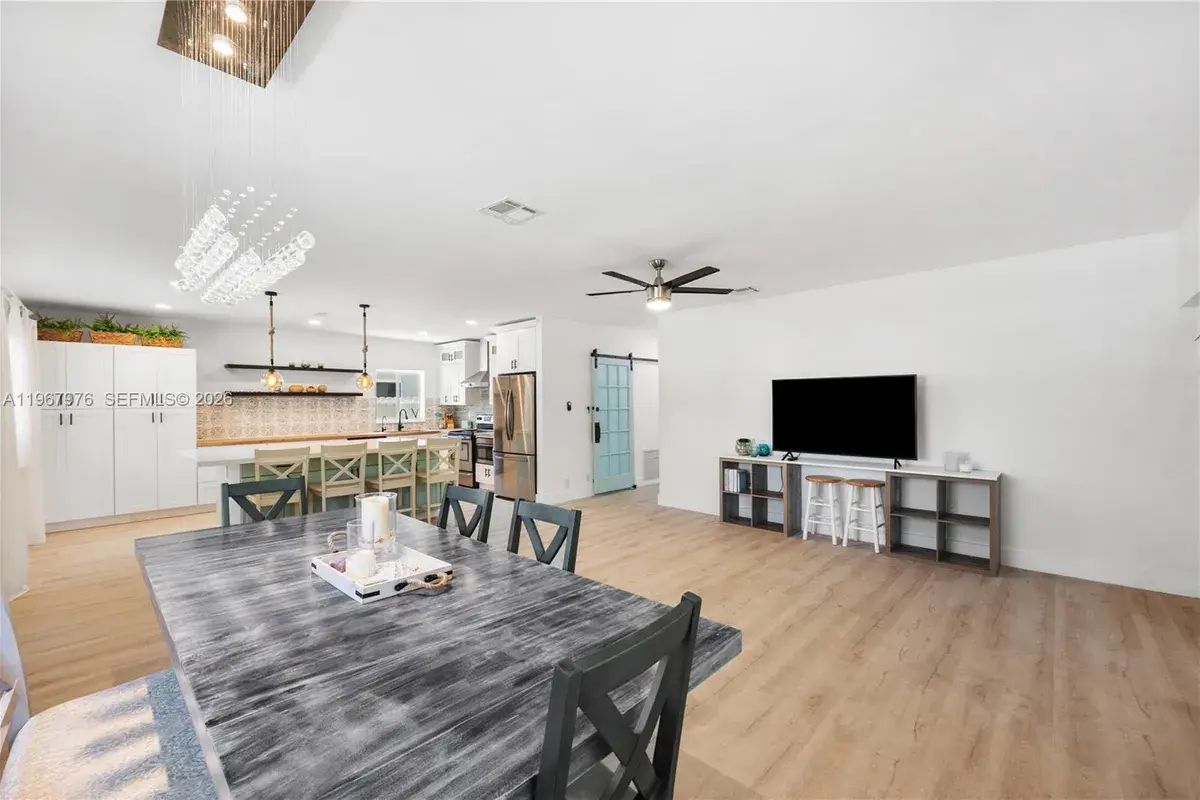 1070 Tyler St, Hollywood FL 33019