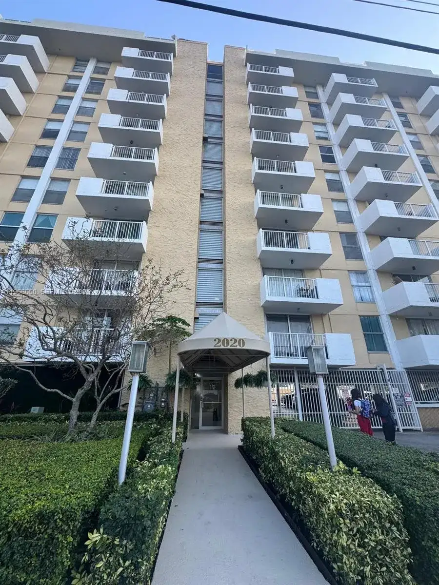 2020 NE 135th St # 811, North Miami FL 33181 photo 2