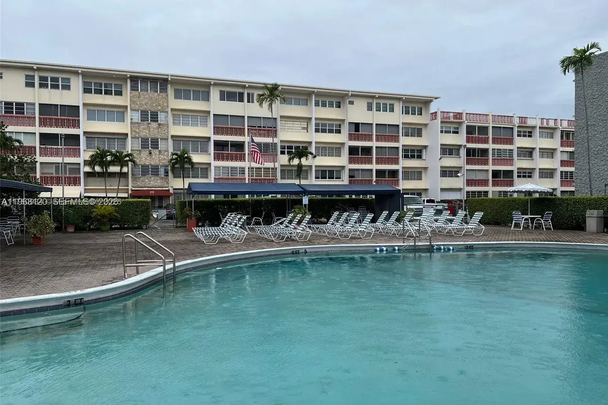 215 SE 3rd Ave # D, Hallandale Beach FL 33009