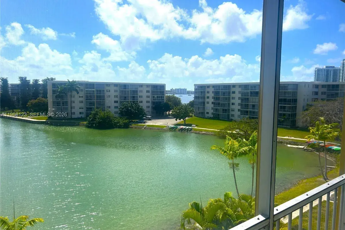 2851 Leonard Dr # J502, Aventura FL 33160