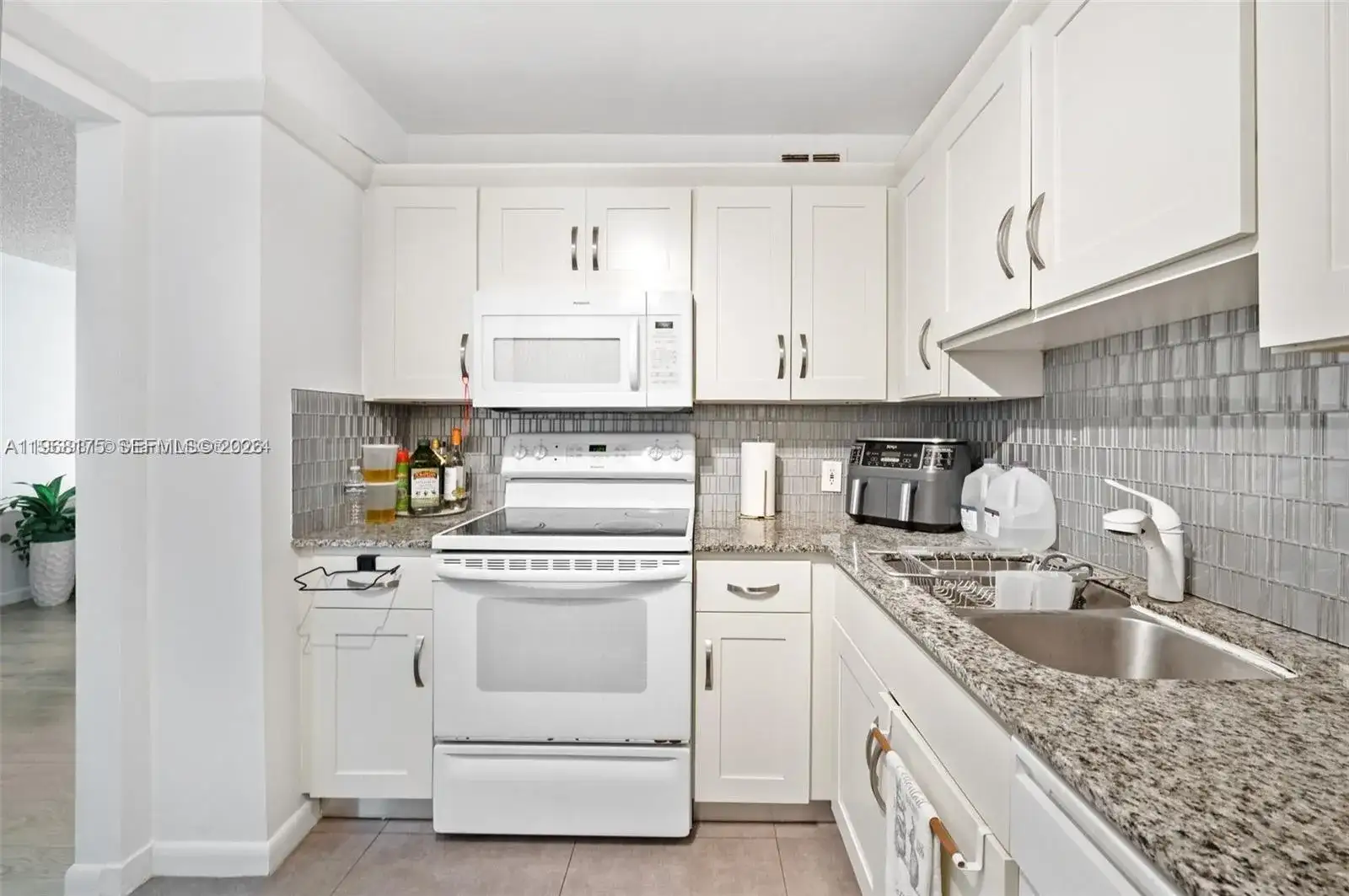 100 Bayview Dr # 1418, Sunny Isles Beach FL 33160 photo 2