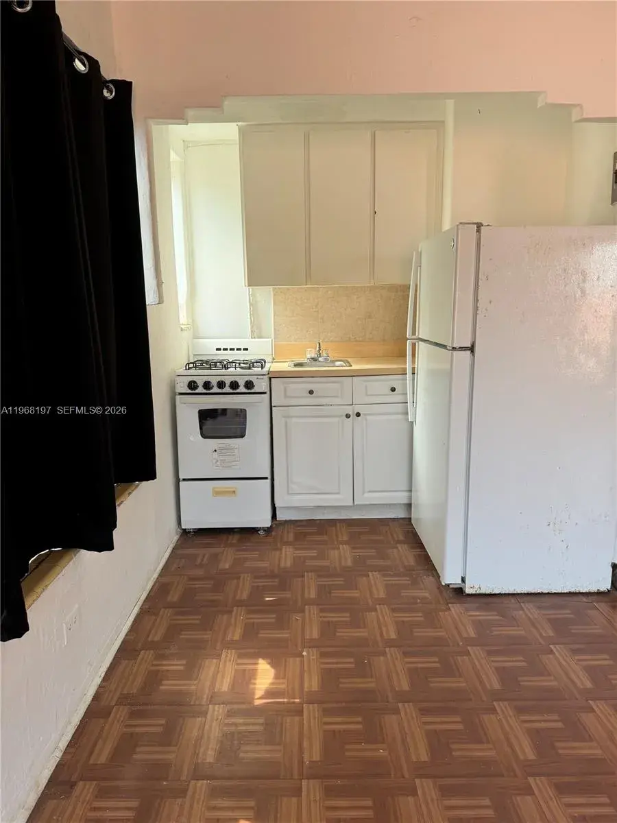 825 Alton Rd # 8, Miami Beach FL 33139