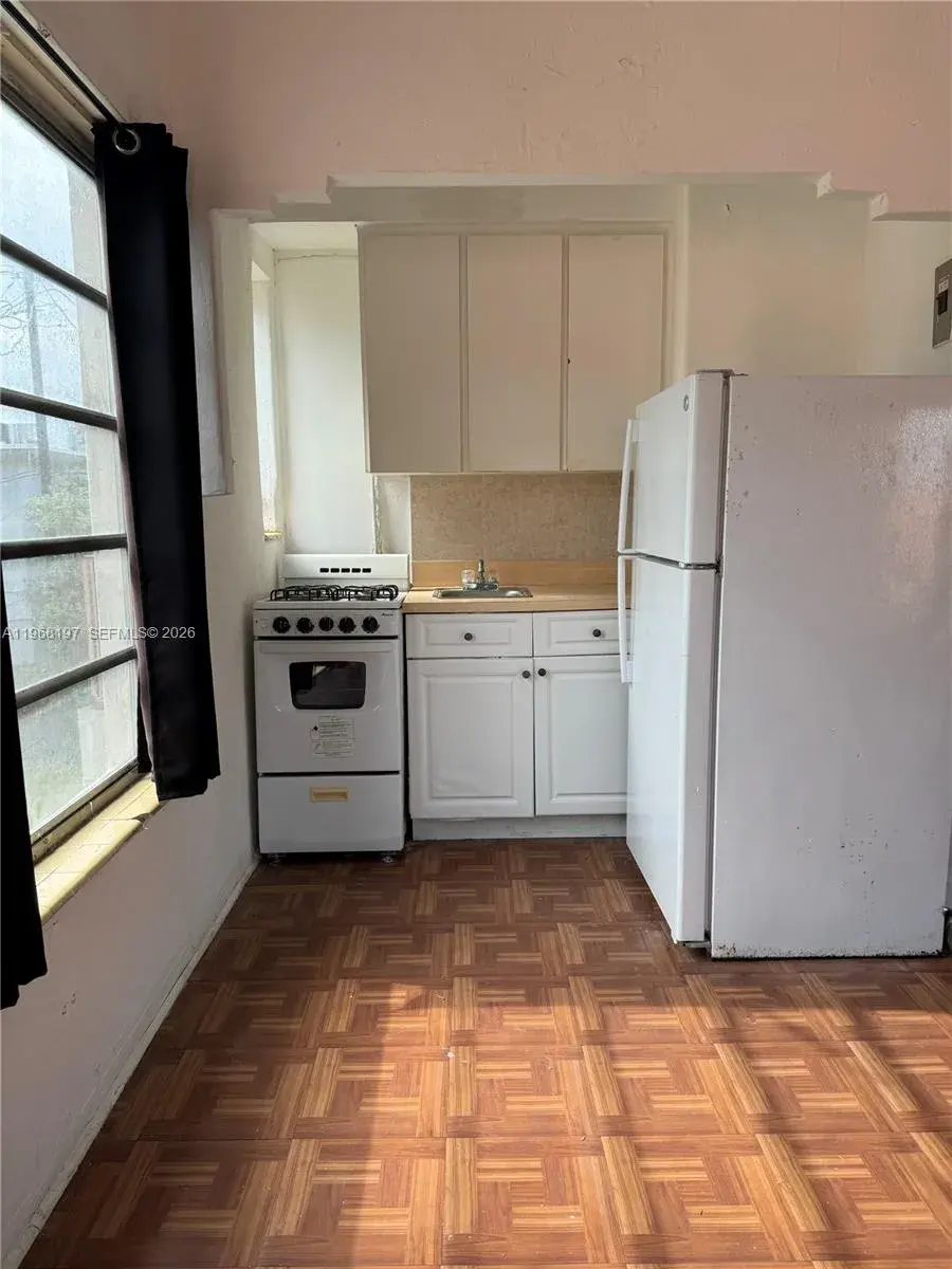 825 Alton Rd # 8, Miami Beach FL 33139