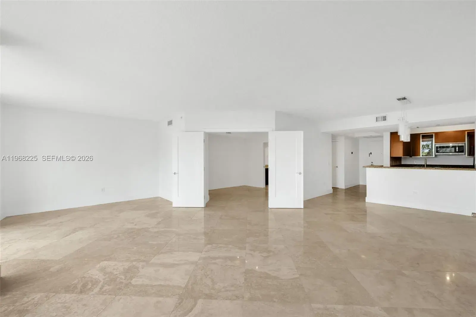 10 Venetian Way # 403, Miami Beach FL 33139