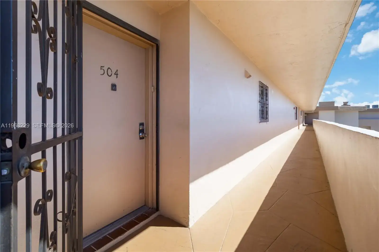 8895 Fontainebleau Blvd # 504, Miami FL 33172 photo 2