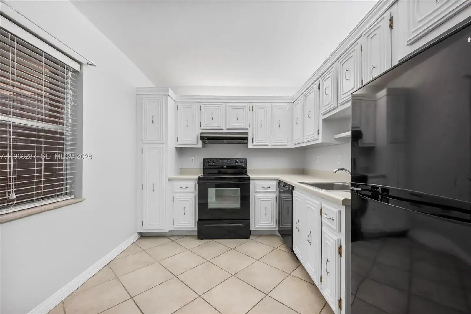 2861 Somerset Dr # 104, Lauderdale Lakes FL 33311 photo 2