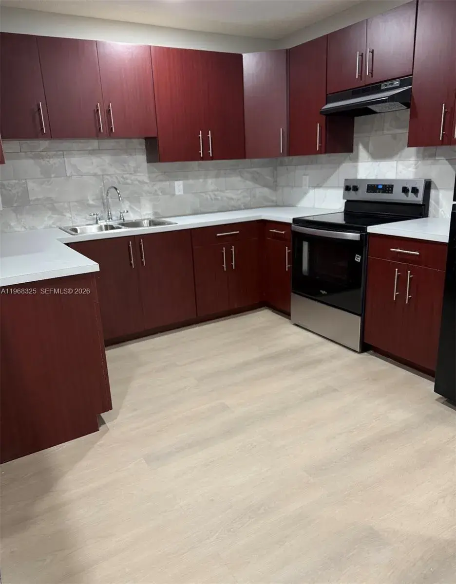 1332 NW 7th Pl, Fort Lauderdale FL 33311