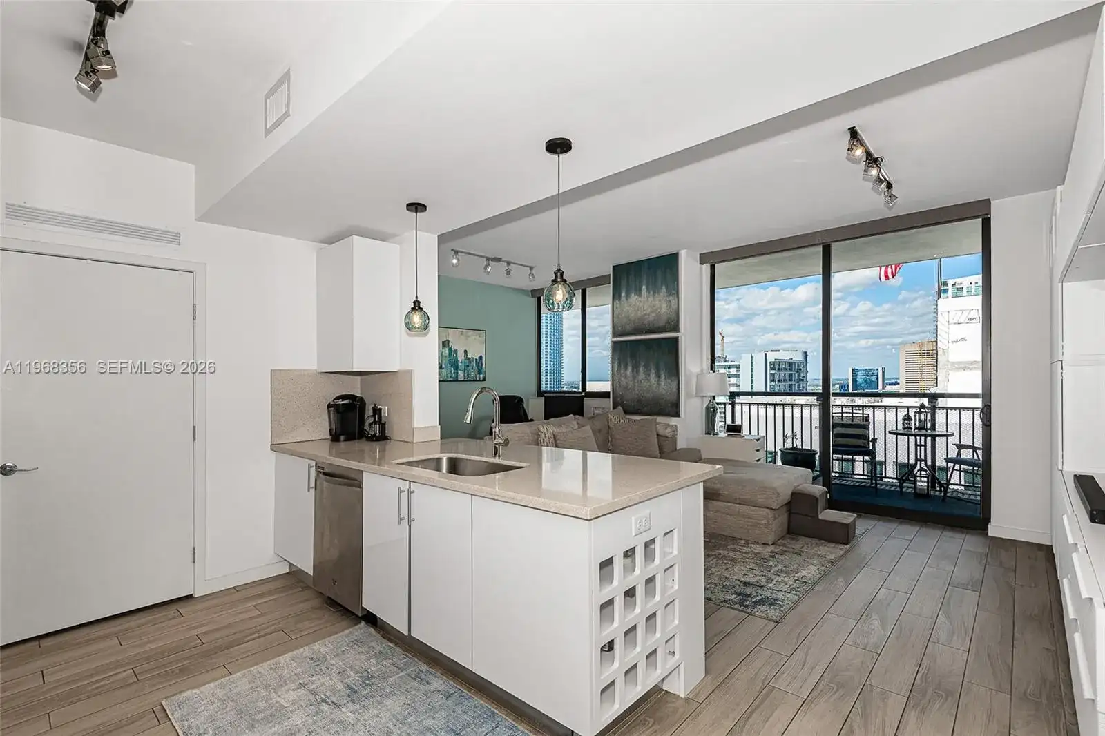999 SW 1st Ave # 3215, Miami FL 33130 photo 2