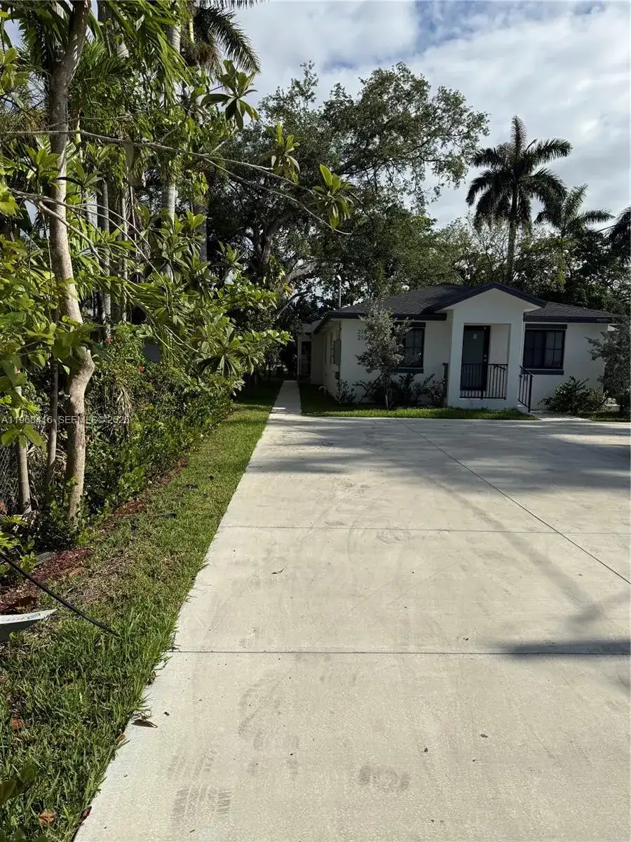 210 SW 3rd St, Florida City FL 33034 photo 3