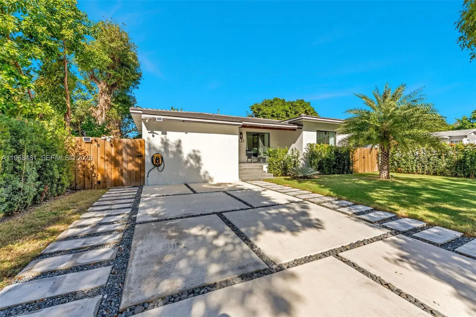 231 NE 45th St, Miami FL 33137