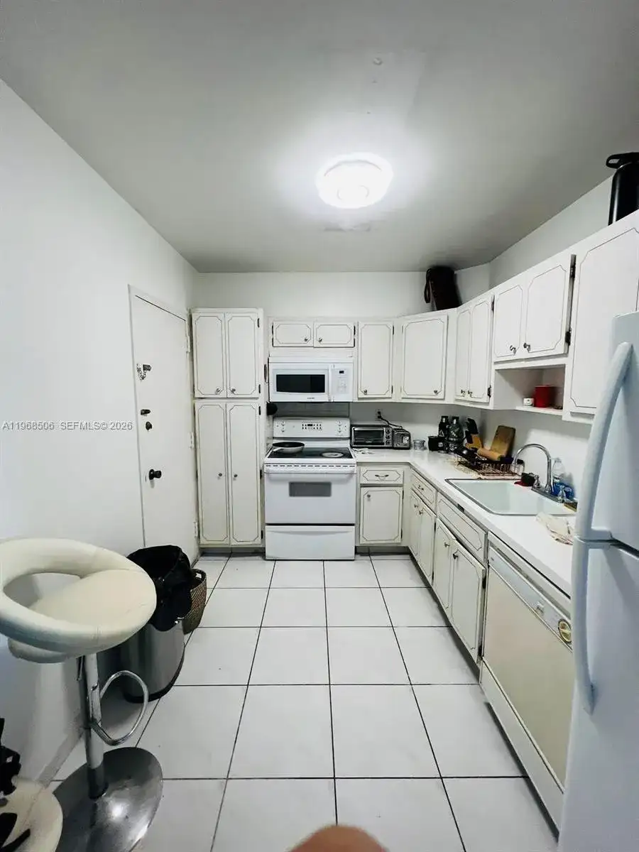 500 Bayview Dr # 1417, Sunny Isles Beach FL 33160 photo 3