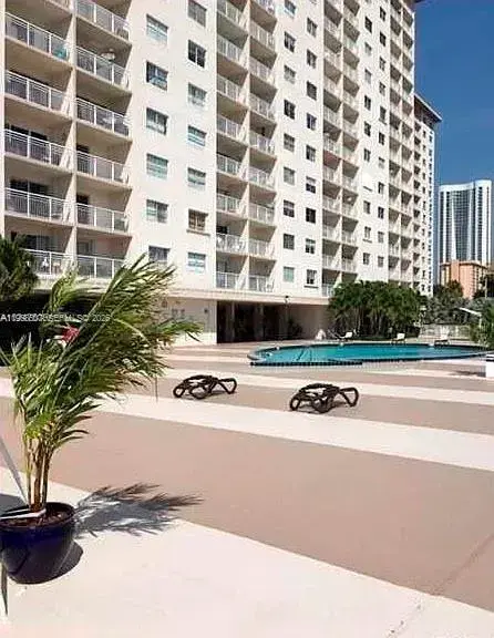 400 Kings Point Dr # 629, Sunny Isles Beach FL 33160