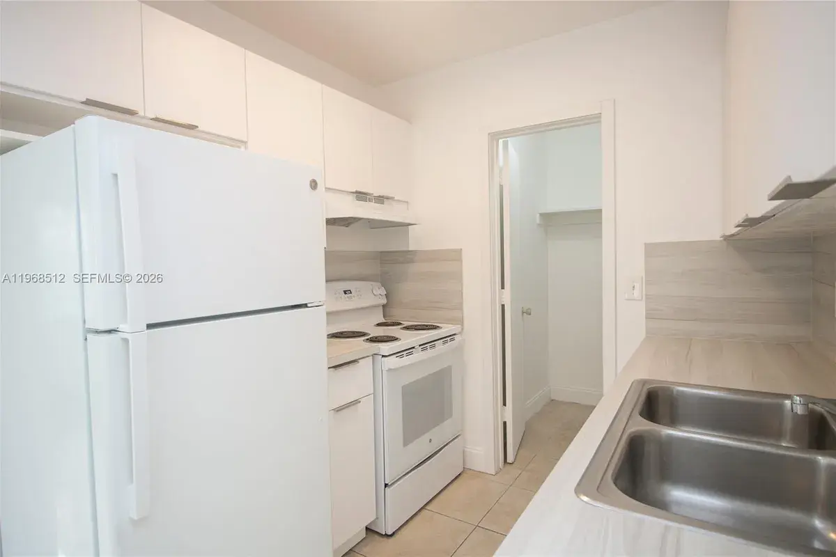 831 NW 1st Ave # 4, Fort Lauderdale FL 33311