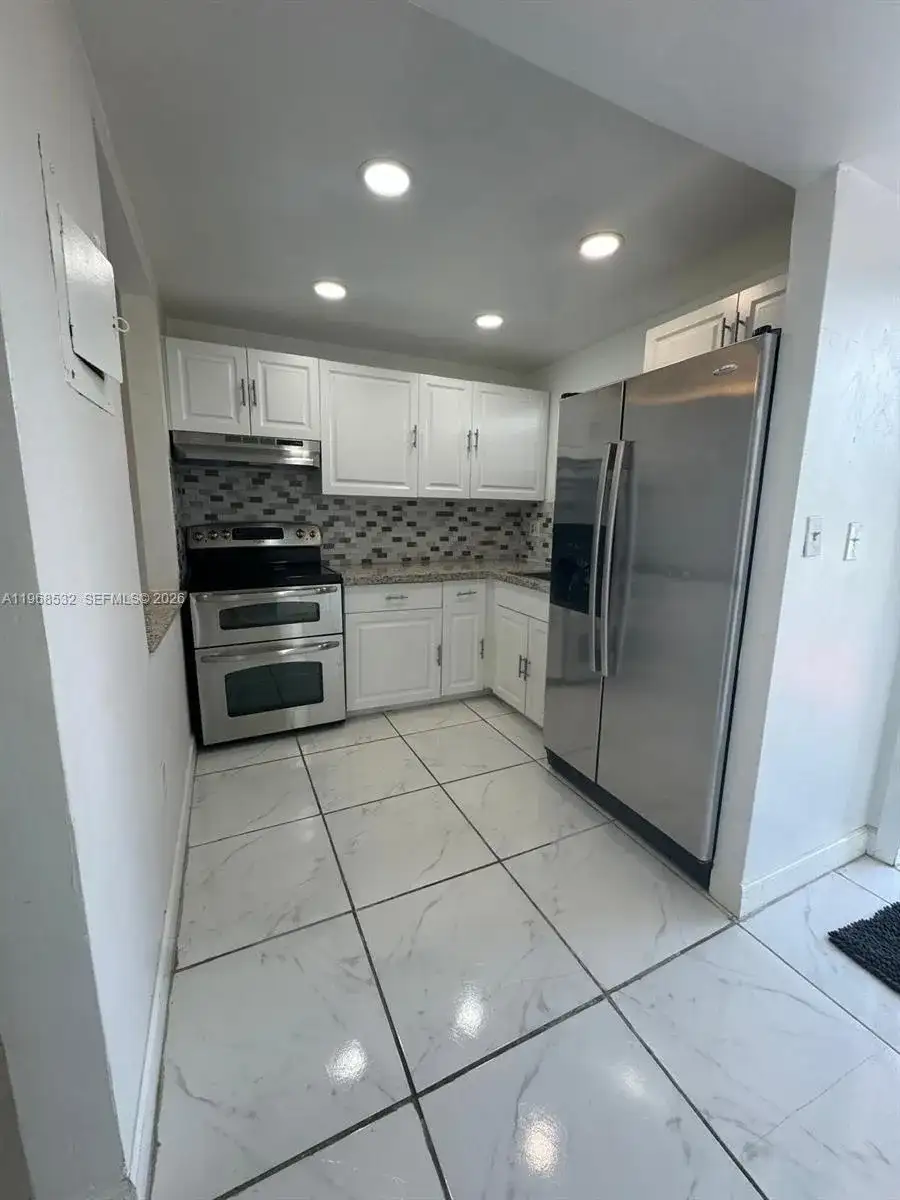 8135 Sunrise Lakes Blvd # 205, Sunrise FL 33322 photo 4