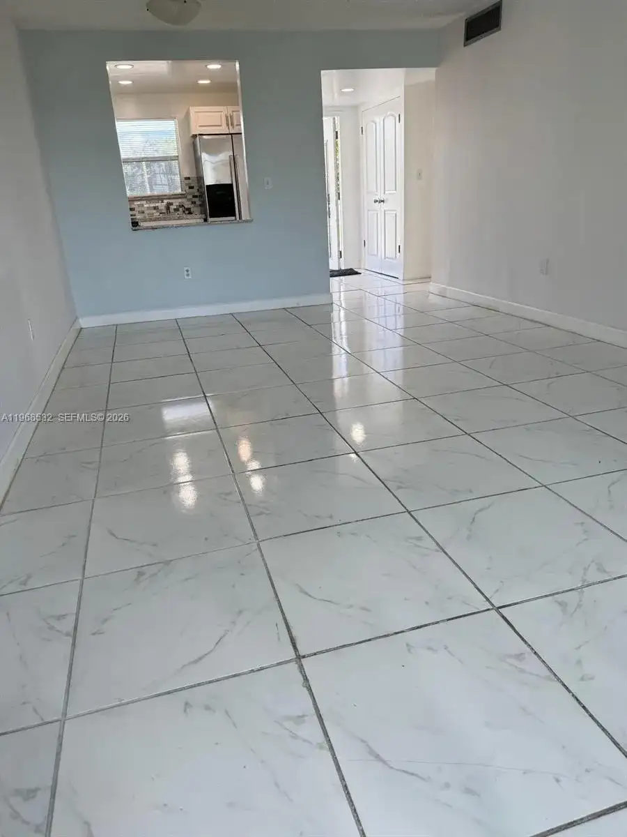 8135 Sunrise Lakes Blvd # 205, Sunrise FL 33322 photo 5