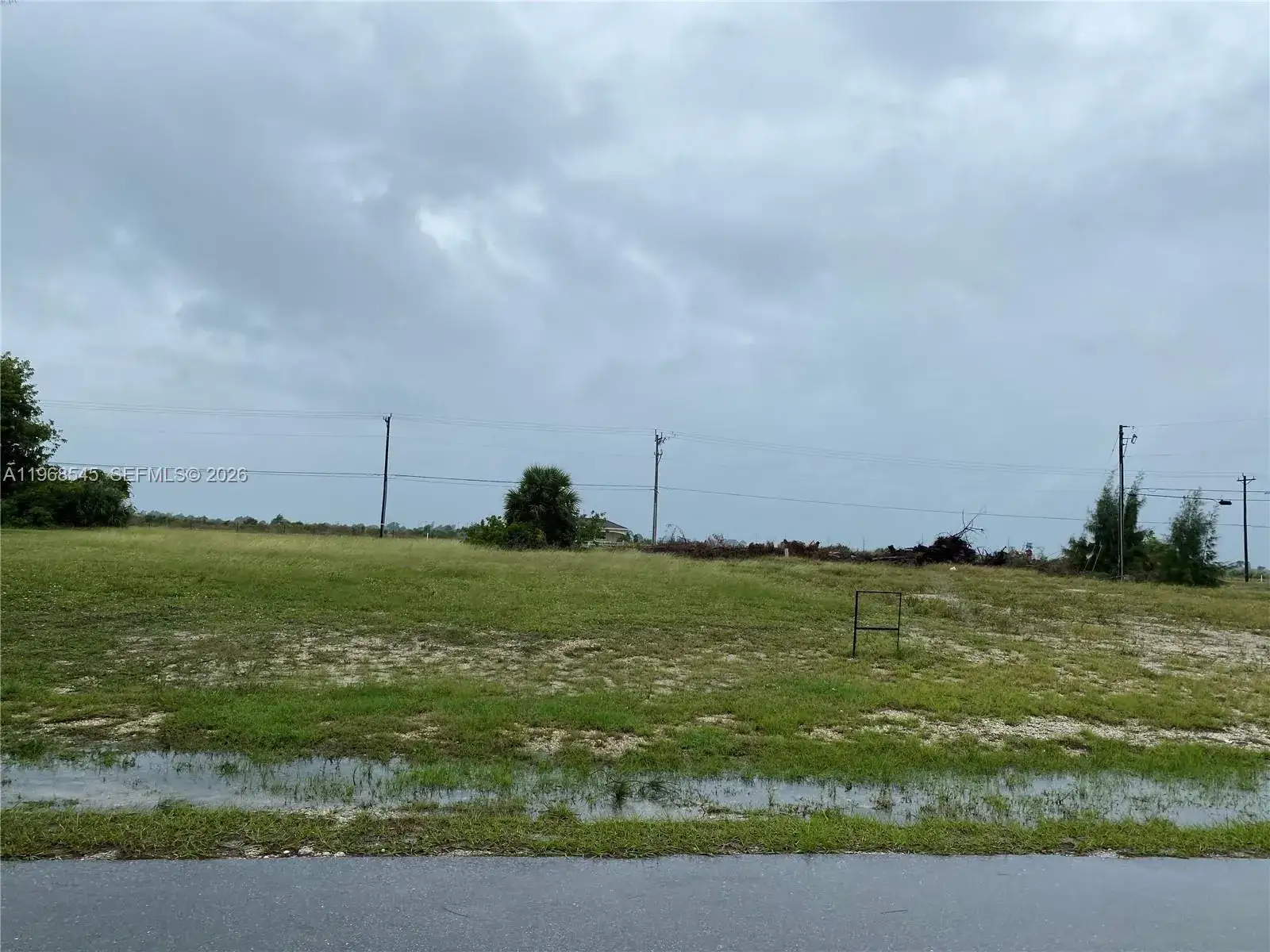 527 N Nelson Rd N, Cape Coral FL 33993 photo 2