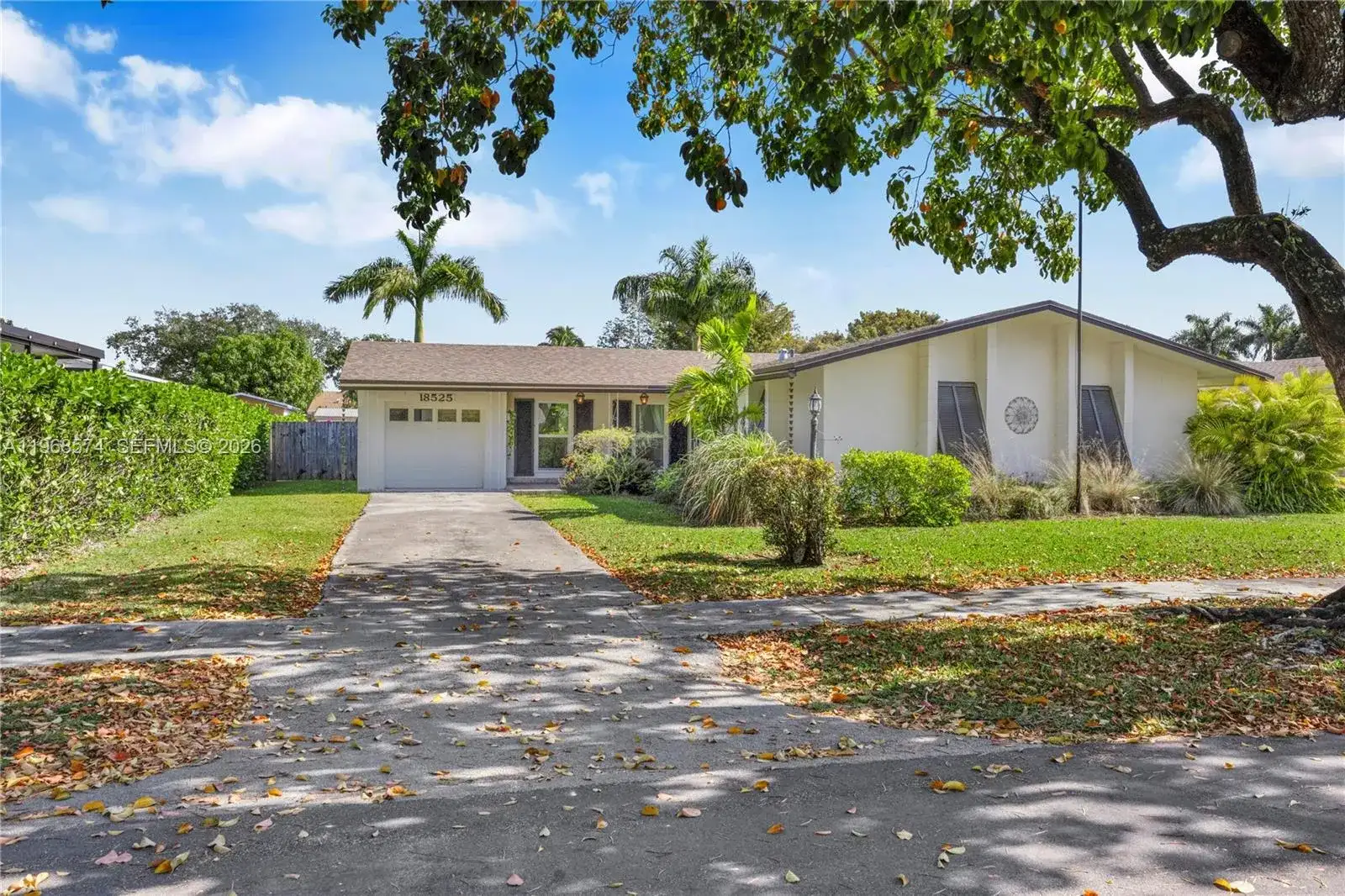 18525 SW 90th Ct, Cutler Bay FL 33157 photo 2