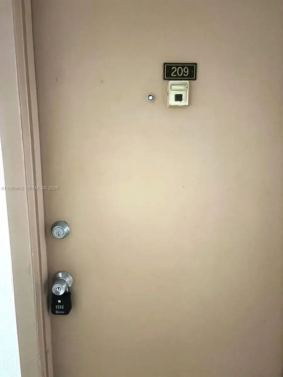 16801 NE 14th Ave # 209, Miami FL 33162 photo 3