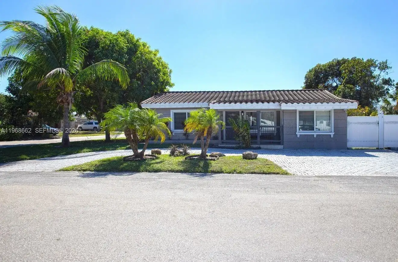 2450 NE 18th St, Pompano Beach FL 33062 photo 2