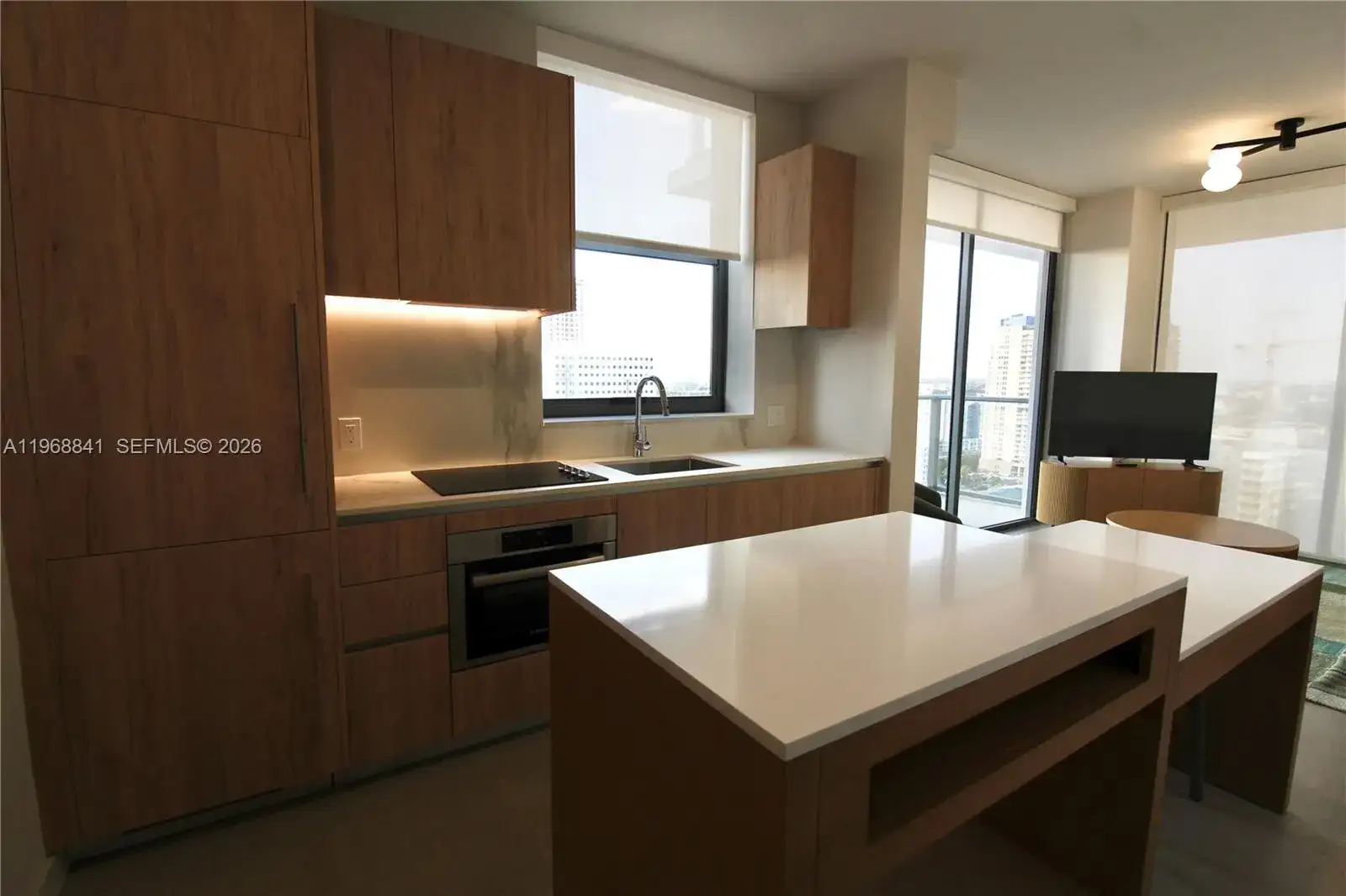 11 NE 6 St # 2114, Miami FL 33132 photo 2