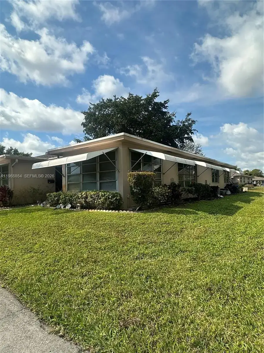 1252 W Club Dr W # D, Delray Beach FL 33445
