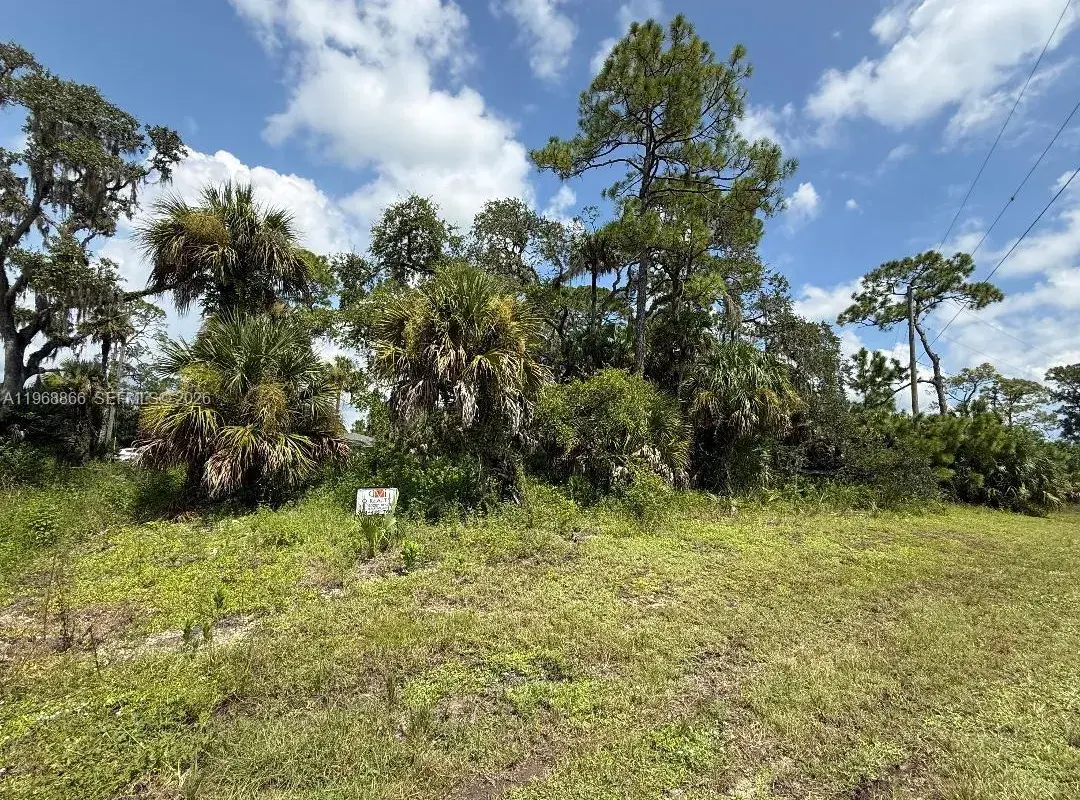 5017 W Tradewinds Cir, La Belle FL 33935