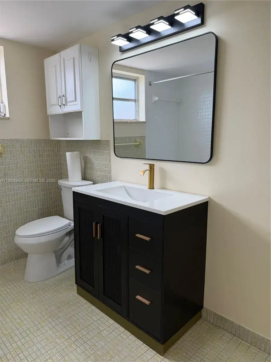 1690 NE 191st St # 1, Miami FL 33179 photo 4